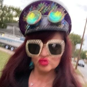 Meet your Posher, Maria